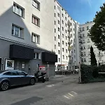 Warsaw Asian Vibe Apartment